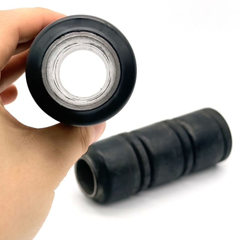 TA-Typ Gummiswabbelbecher mit hochwertigem Nitril (NBR) und korrosionsbeständigem Stahleinsatz für Ölfeldanwendungen mit 10.000 PSI